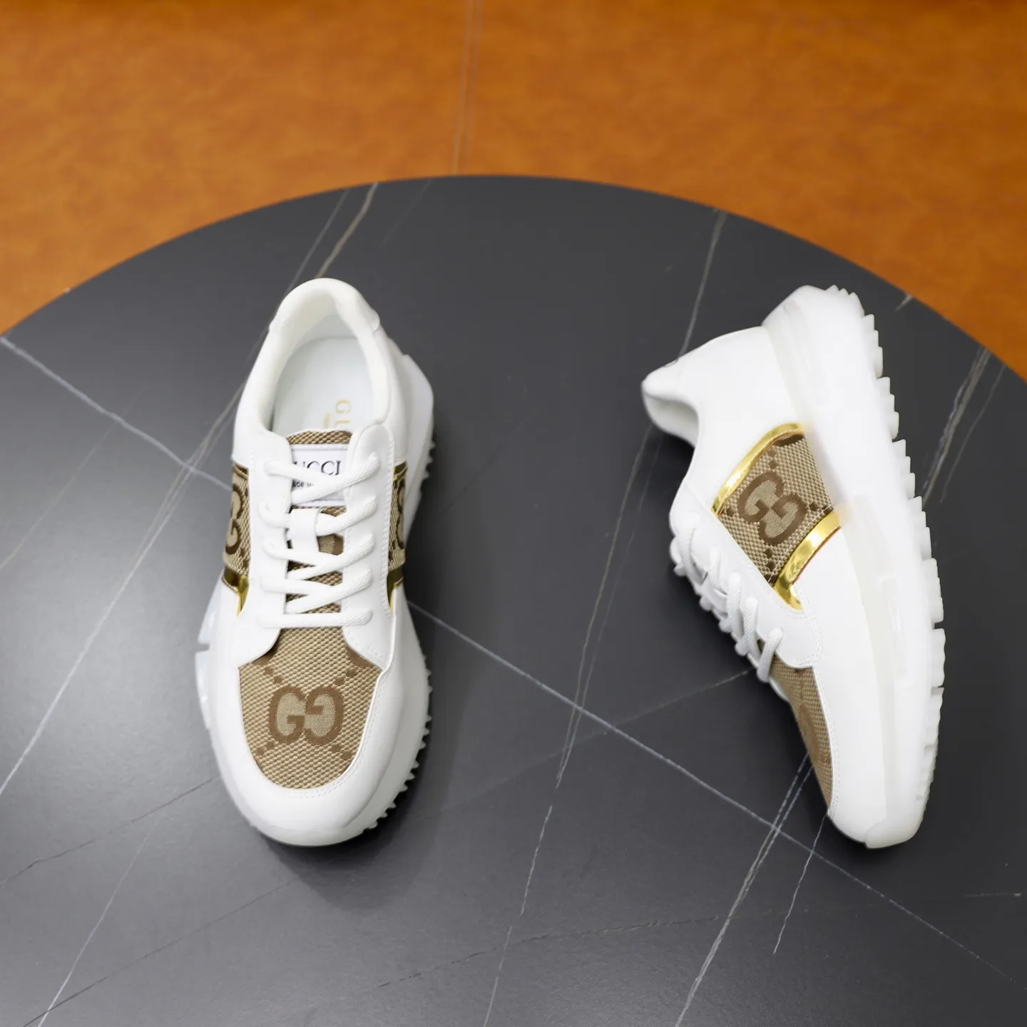 Ex-factory price: 462💰🙅‍♂️🙅‍♂️🙅‍♂️ Brand: GUCCI Standard code: 38-44 (45 customized) Grade: Same as the official website Material: Original material splicing Comfortable and breathable lining Lightweight and wear-resistant sports outsole Style category: Men's fashionable casual shoes Running sneakers Distinguished luxury brand elements Top luxury Color: actual picture color